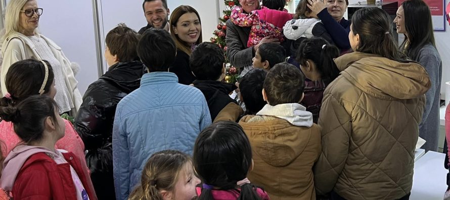 Taravari gëzon fëmijët në SOS, lumturi dhe emocione