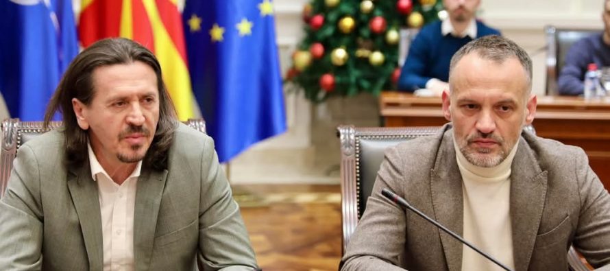 Fetai në takim me artistët dhe punonjësit e Ansamblit Shtetërortë këngëve dhe valleve