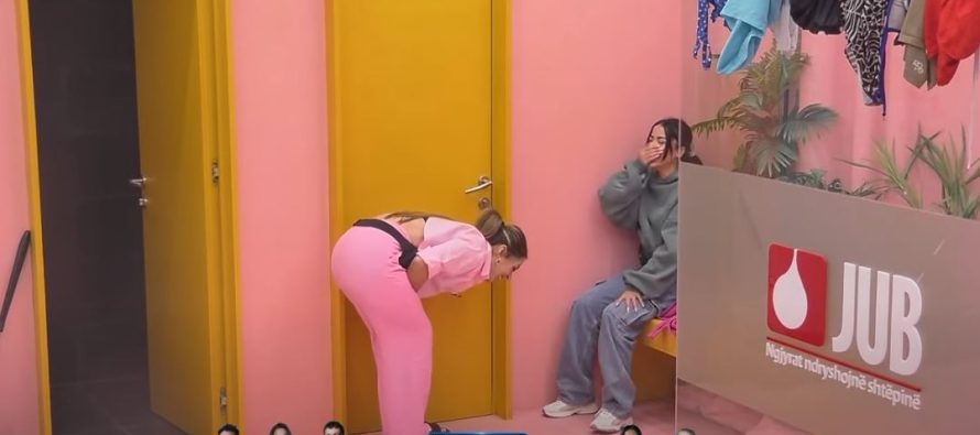 Lela dhe Anisa qeshin me të madhe kur dëgjojnë Drilonin duke kënduar (VIDEO)