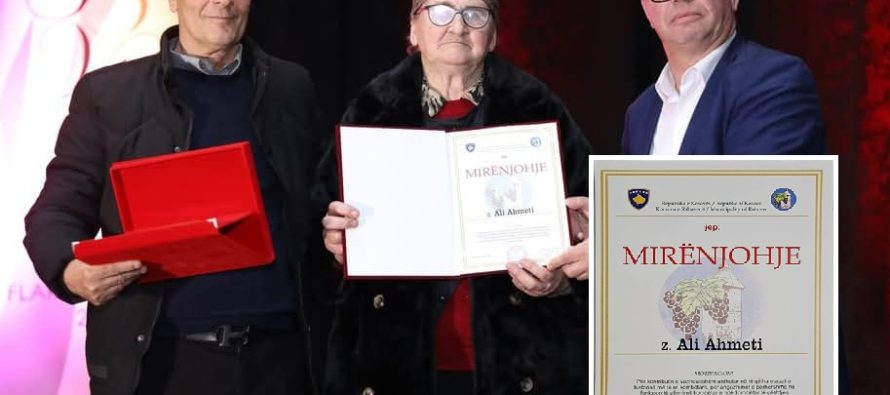 Kryetari i BDI-së, Ali Ahmeti nderohet nga kryetari i Rahovecit, Smajl Latifi