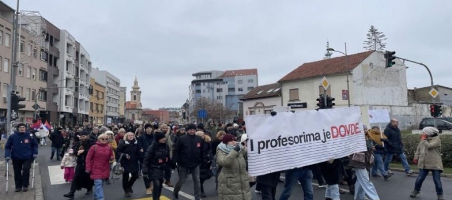 Protesta e madhe e profesorëve në Novi Sad