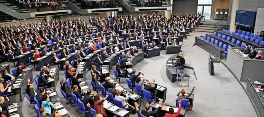 Bundestagu gjerman voton politika më të ashpra për emigrantët
