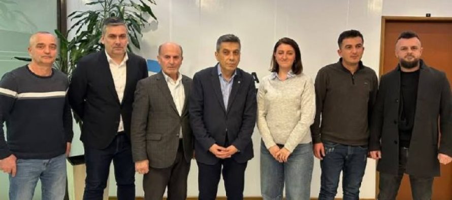 Ish zëdhënësi i qeverisë Muhamet Hoxha nga BDI i bashkohet partisë së Izet Mexhitit!