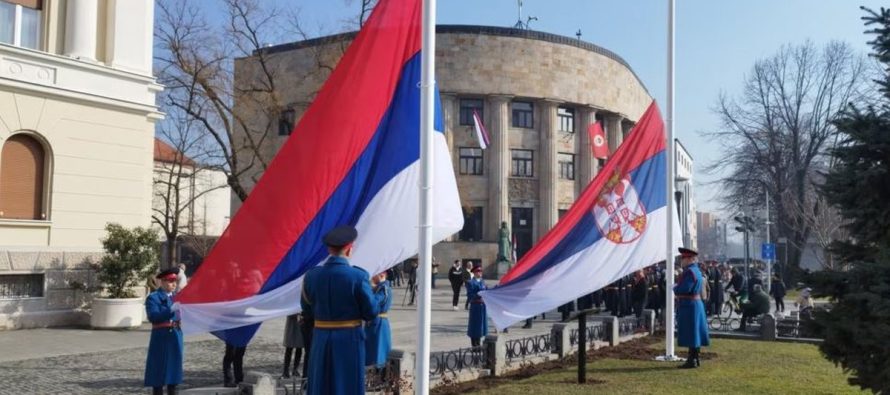 Kabineti i Dodik ngre flamurin e Serbisë pavarësisht ndalesës
