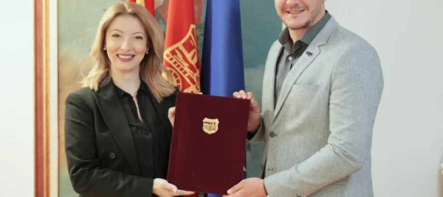 U dorëheq apo e shkarkuan ? Trajanovski nuk është më nënkryetari i qytetit të Shkupit!