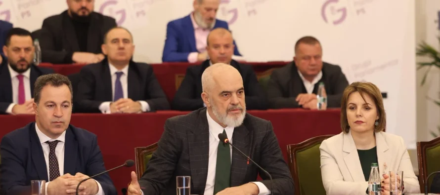 Rama mobilizon grupin e PS: Shtrëngoni dhëmbët, tërmet dhe vetëm përpara