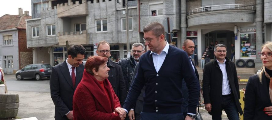 Mickoski “godet” protestat: Po përpiqen përmes tragjedive të fitojnë pikë politike | VIDEO