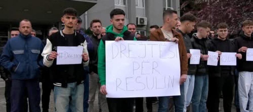 Kërkoj drejtësi për djalin tim, protestë në Gostivar për vrasjen e të riut  Resul Karimani | VIDEO