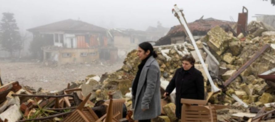 Rreth 151 të lënduar nga tërmeti në Turqi – nga frika u hodhën nga lart | VIDEO