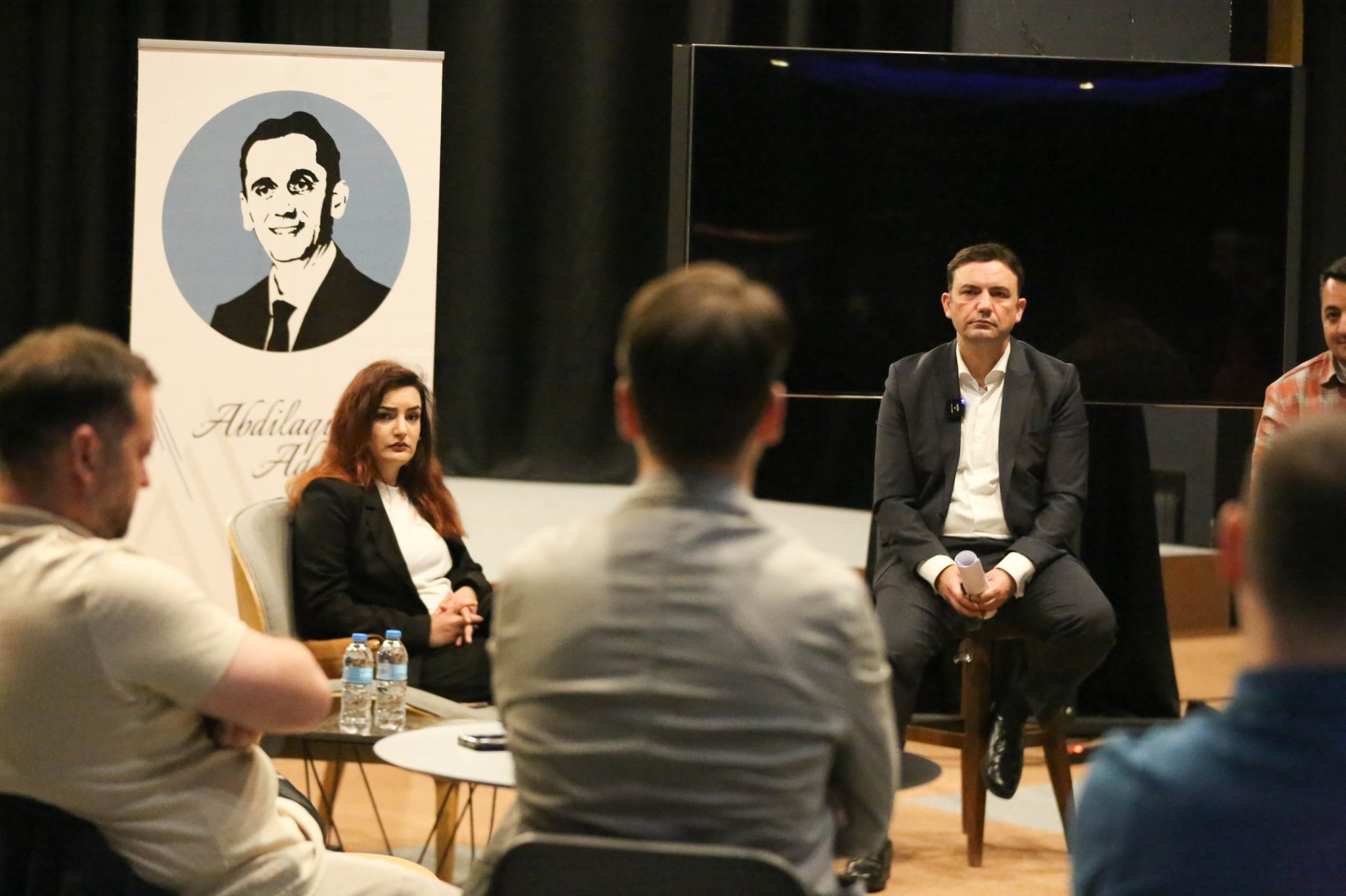 Politika është shërbim, jo garë për pushtet, Bujar Osmani me mesazh frymëzues për të rinjtë
