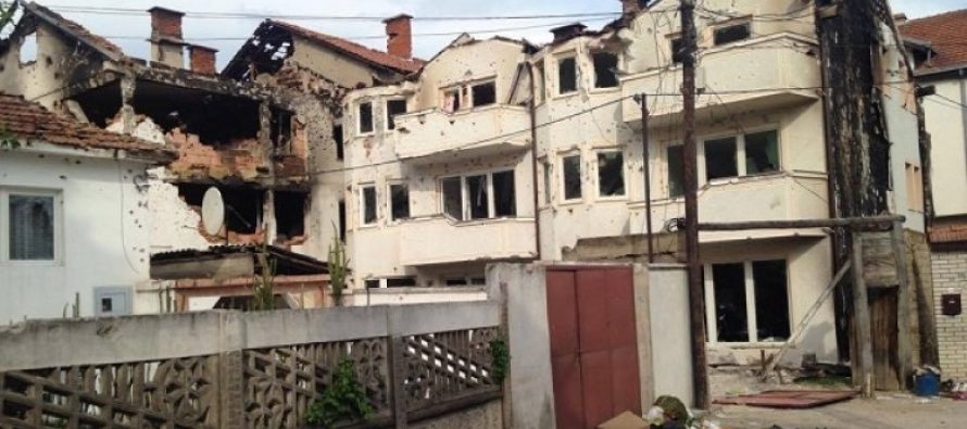 Flaka Editorial – Dhjetë vjet pas “Lagjes së Trimave”: Pyetje që kërkojnë përgjigje