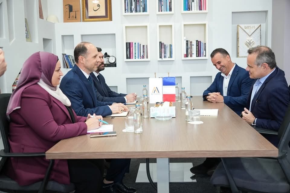 Alternativa thyen moratoriumin e VLEN-it, ende vazhdon veçmas aktivitetet