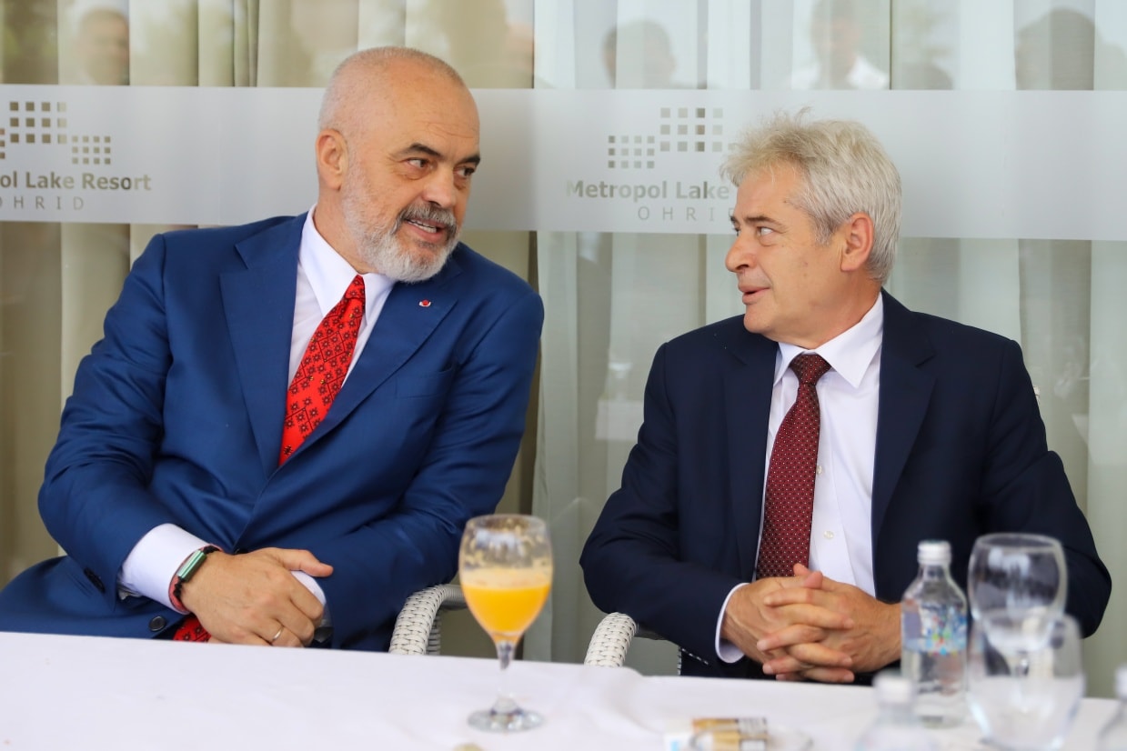 Ahmeti përgëzon Ramën për organizimin e Samitit të Komunitetit Politik Europian në Tiranë
