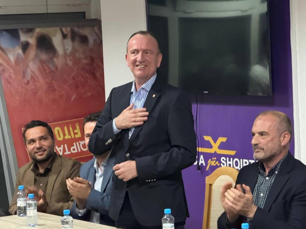 Taravari komenton shfaqen e Fetait  Ankth me ndjenjë faji  tetori është shumë afër