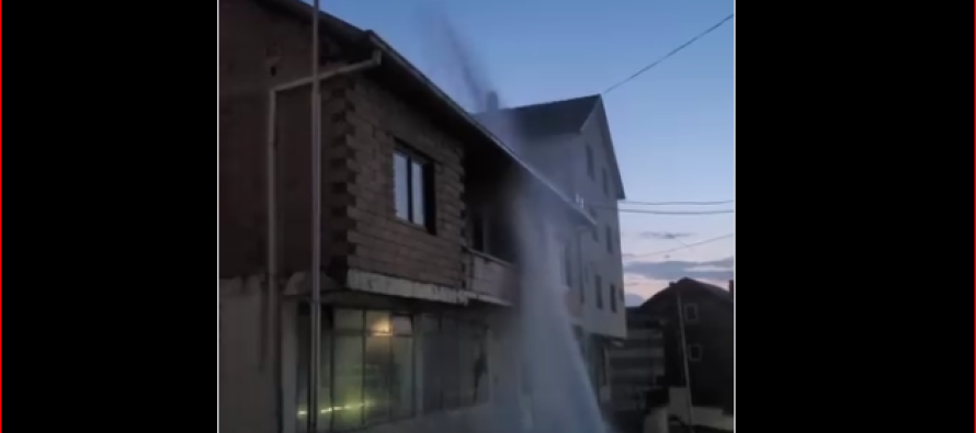 Shpërthyer gypi i ujësjellësit në fshatin Gllumovë, fshati pa ujë, dëmtohet shtëpia e një banori