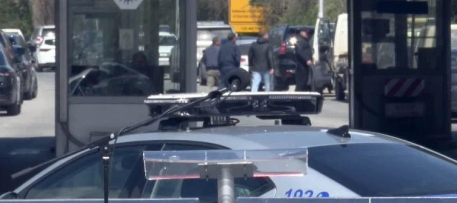 Tentoi të godasë policët me furgon – Policia e Kosovës shtie me armë në Han të Elezit