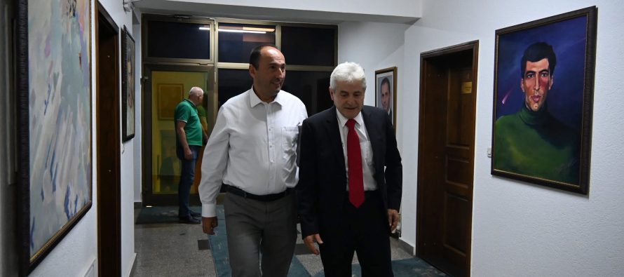 Ali Ahmeti takoi ministrin e kabinetit Kurti, Liburn Aliu