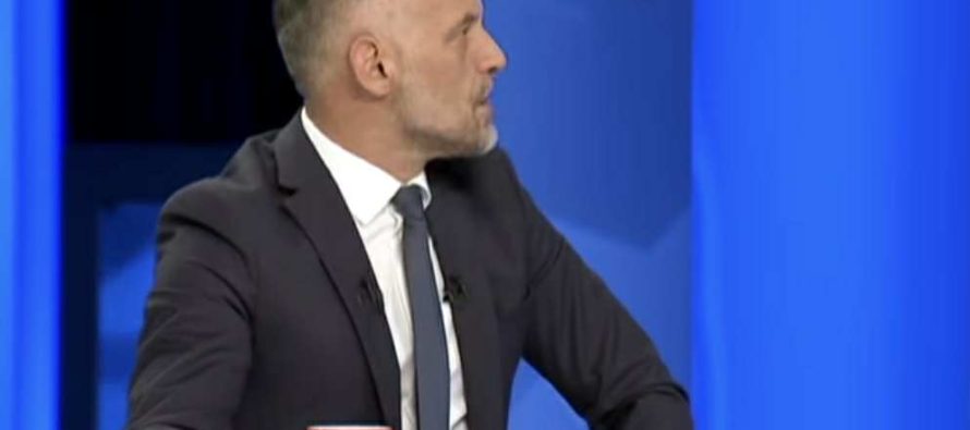 Përballje me kundërthënie, pa fakte dhe me kundërpyetje të sikletshme – Arben Fetau në “Debat Plus”