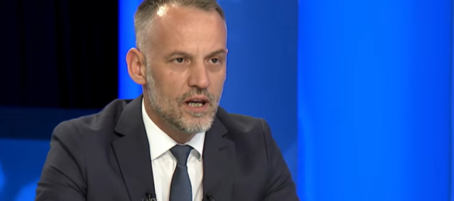 Fetau: Nuk jemi patericë e Ali Ahmetit – Panduri: Po atëherë jeni patericë e Mickoskit të Vuçiqit?