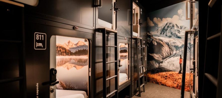 Kabinat e gjumit në aeroport – rehatia që po bëhet domosdoshmëri