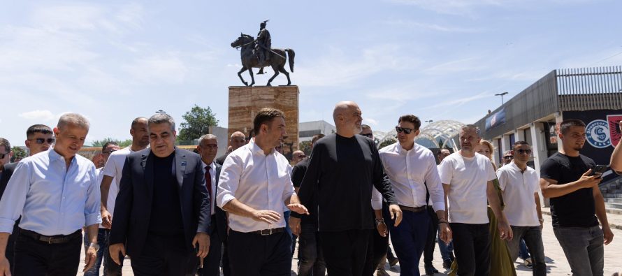 Edi Rama: 🦅Te Çarshia e Vjetër e Shkupit❤️🇦🇱