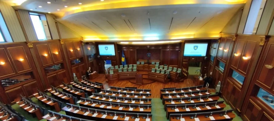 Alarm për bombë në Kuvendin e Kosovës, policia urdhëron deputetët të dalin jashtë