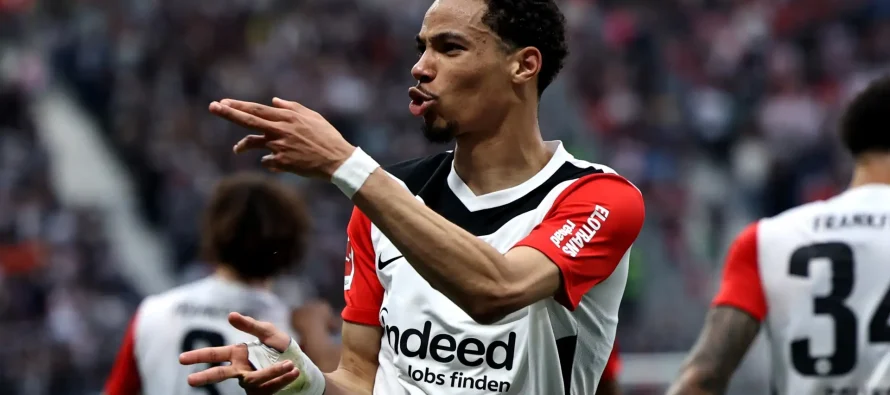 Newcastle në bisedime për Hugo Ekitike