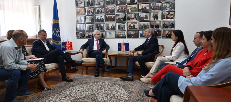 Ahmeti priti në takim përfaqësuesit e IRI: Vlerëson kontributin për demokracinë në vend