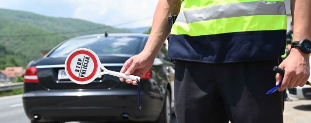 I riu nga Vrapçishti kapet pa patentë shoferi, policia ia sekuestron automjetin