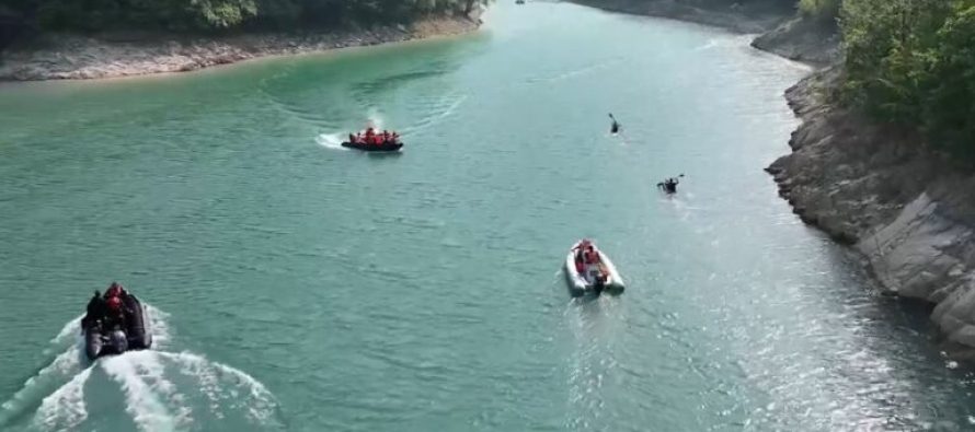 Tragjedi në Ujman – vazhdojnë kërkimet për personin e zhdukur në liqen