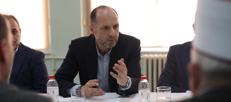 Krerët e VLEN vizitojnë Medresenë “Isa Beu”: Ligji që i rikthen dinjitetin dijes dhe fesë!