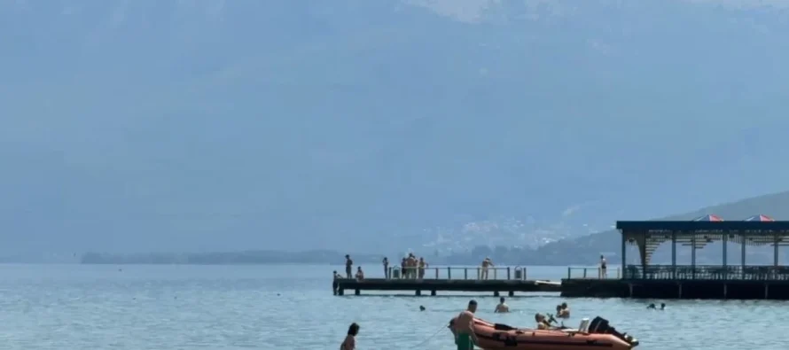 Një i moshuar gjendet i vdekur në breg të liqenit