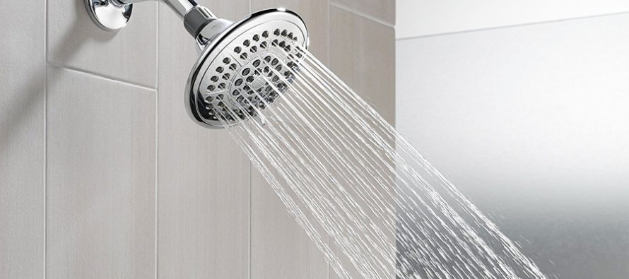 Dermatologët: Më pak dush, më shumë shëndet për lëkurën