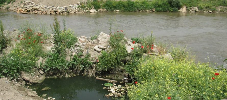 Zhduket fëmija 16-vjeçar në lumin Vardar – kërkimi vazhdon