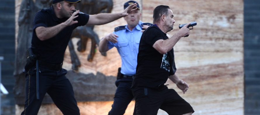 Qëlloi me armë në festë – arrestohet 52-vjeçari në Aerodrom