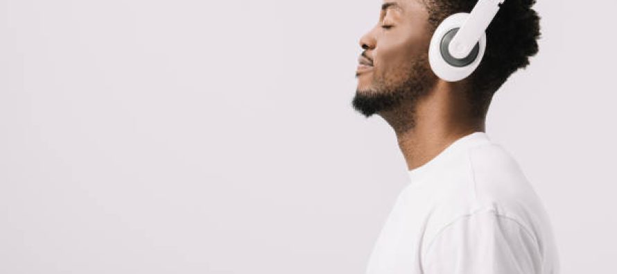 Studim: Muzika e preferuar aktivizon kujtimet dhe forcon trurin