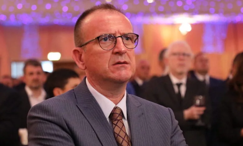 Taravari  Nëse do të duhej VLEN i në tërësi të identifikohej me një person  ky do të ishte Nevzat Bejta