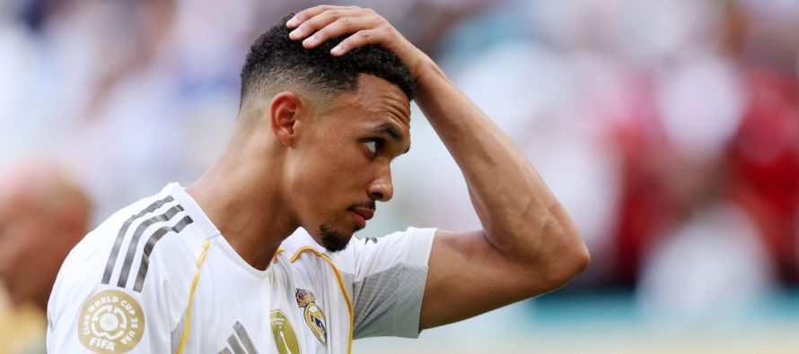 Roy Keane shpërthen ndaj Trent Alexander-Arnold: “Gabime koti në ndeshje të mëdha”