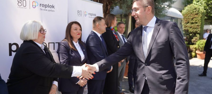Mickoski: Po hapet blloku i ri i prodhimit farmaceutik në “Replek” 
