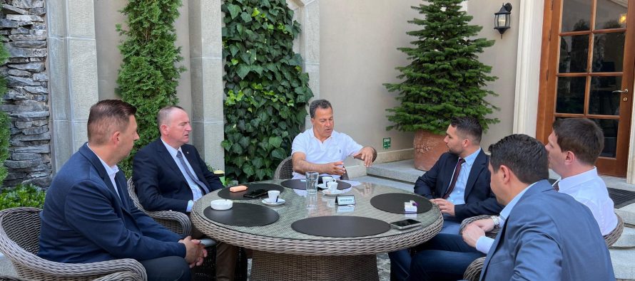 Delegacioni i ASH-së në Korçë: Forcojmë urat e bashkëpunimit