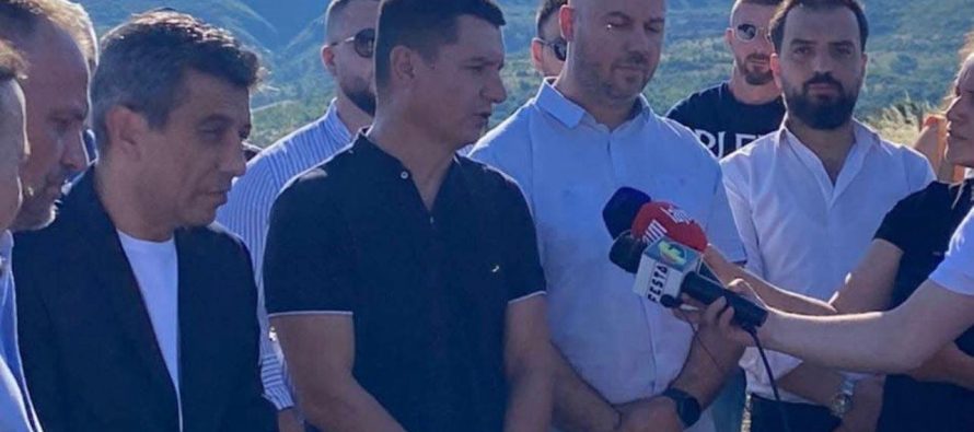 Deputeti Rijad Shaqiri ironizon me VLEN-in: A po fillojmë me punu diçka?