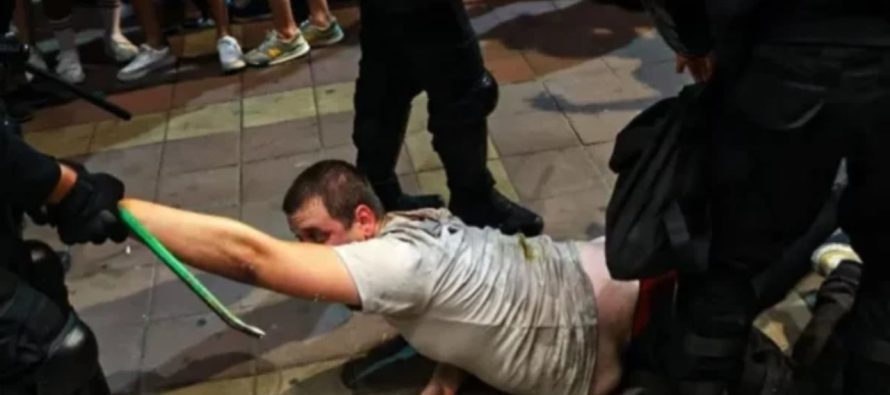 Përshkallëzohen protestat antiqeveritare në Serbi – Tubimet nisin në të gjithë vendin