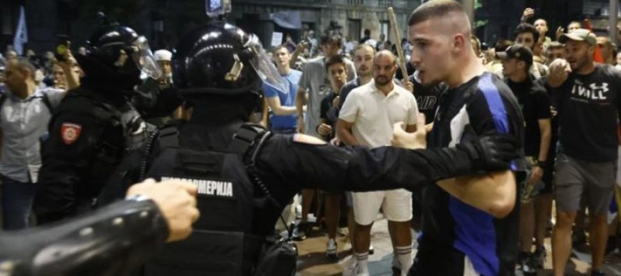 Protestat në Serbi – 42 policë të plagosur dhe 37 të arrestuar