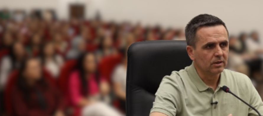 Keqpërdorim i hapësirave për aktivitete politike: Kasami zhvillon takim partiak në sallën e Këshillit Komunal të Tetovës