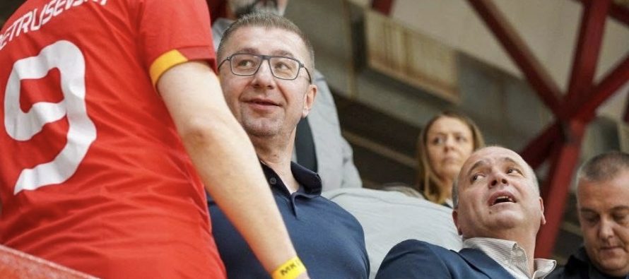 Lajmi në Flaka ndez debatin – Inkudrohet edhe Fetai: Dënoi ashpër thirrjet ksenofobe