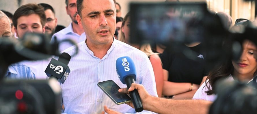 Visar Ademi zyrtarizon kandidaturën për kryetar të Gostivarit