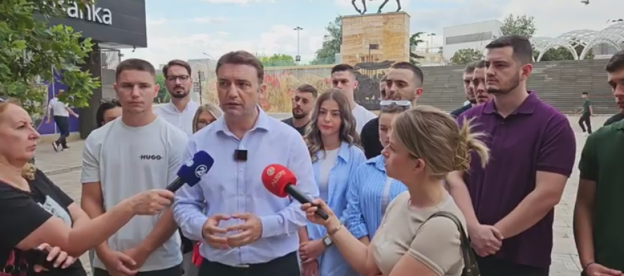 Bujar Osmani me të rinjtë në Çair: Ata do të vendosin si do të shpërndahet buxheti i komunës