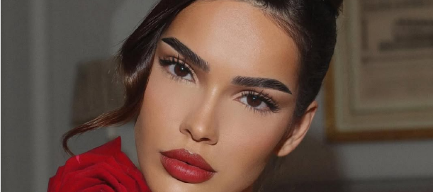 Modelja Arbenita Ismajli ndan foto me vajzën