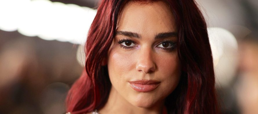 Ylli botëror në Shqipëri – Dua Lipa ndan momente nga pushimet në Kep Merli