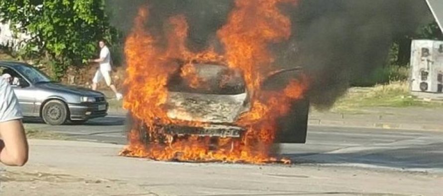 Makina digjet në Korçë, fatmirësisht pa viktima